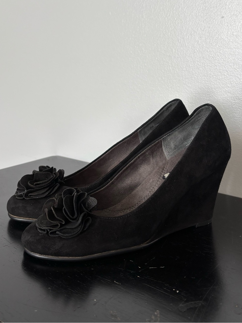 Aerosoles Plumbrella Black Wedge Flower Heels Womens 8 Suede Leather Platform